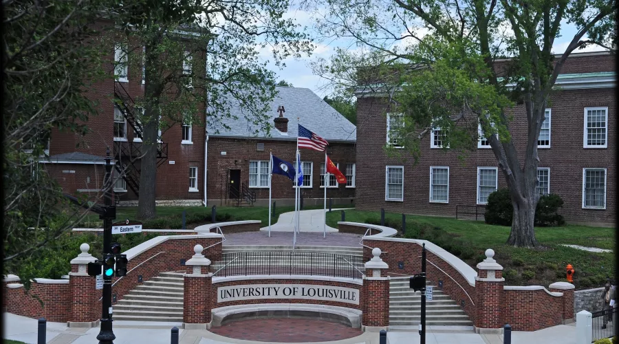 Third Street and Eastern Parkway Entrance