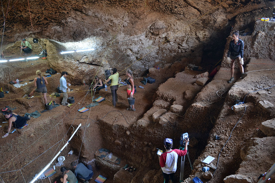 Photo of numerous people at a dig site in Portgual