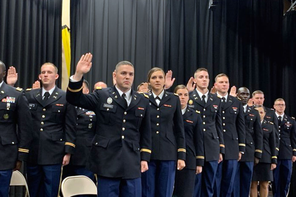 UofL’s Army ROTC commissions 17 new officers