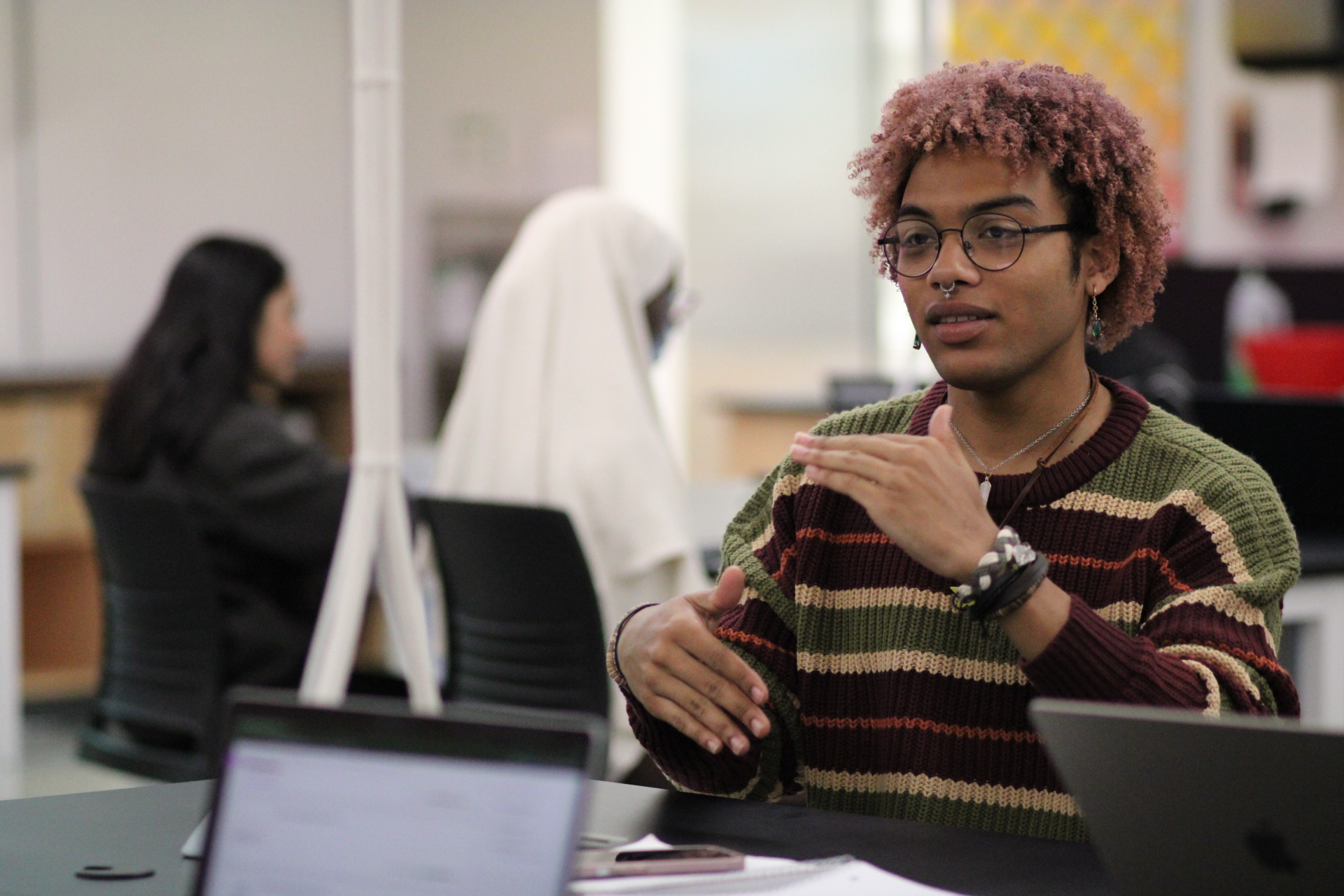 Hands-On Research from Day One: UofL's CURE Program for Freshman Biologists