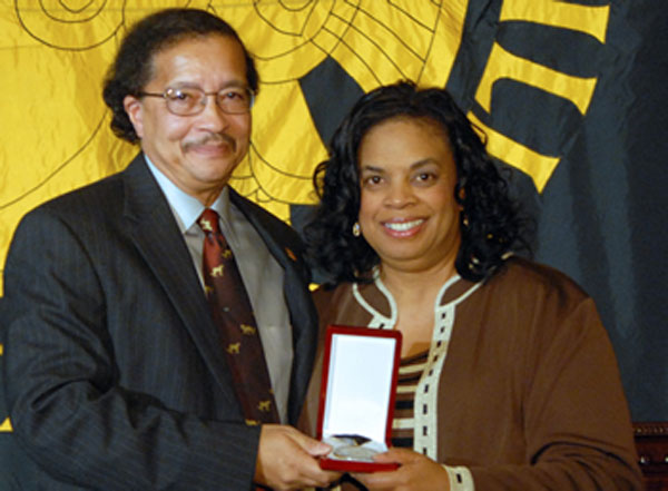 Dean J. Blaine Hudson presents the College of Arts and Sciences Hall of Honor medallion to Connie Unseld, accepting on behalf of her husband. Wes Unseld was unable to attend the November 9, 2007 induction ceremony.