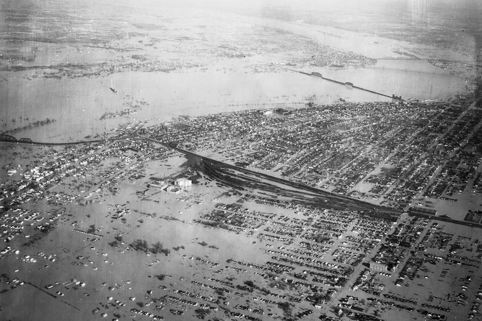 History of Louisville's great flood of 1937