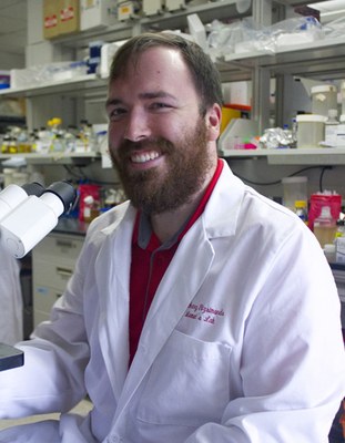 Zackary Fitzsimonds at microscope