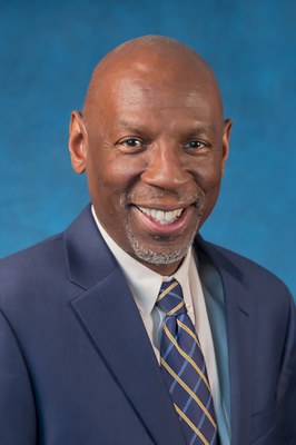 Geoffrey Canada headshot image