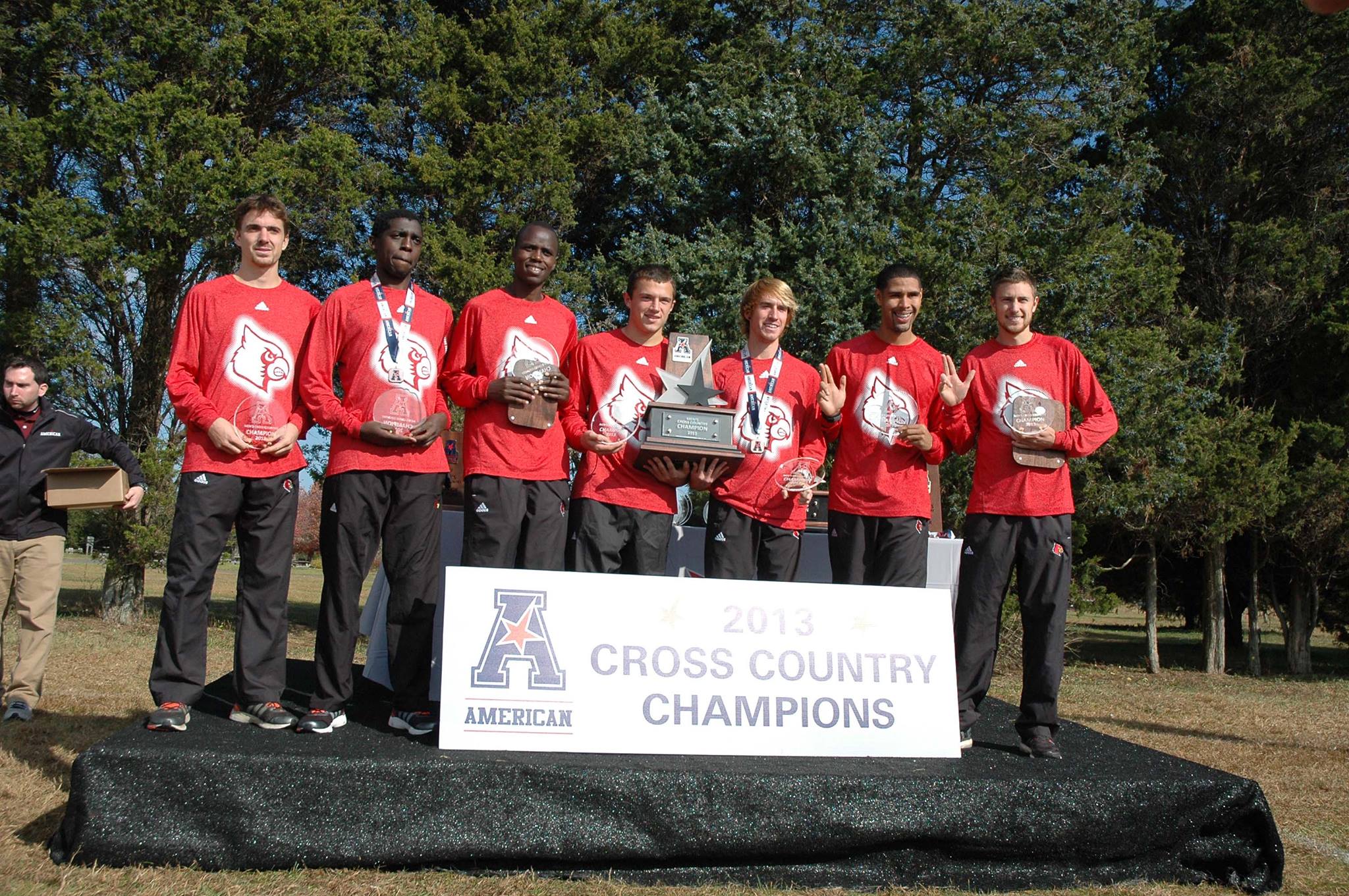Stewart (’15), cross country team earn conference, regional honors