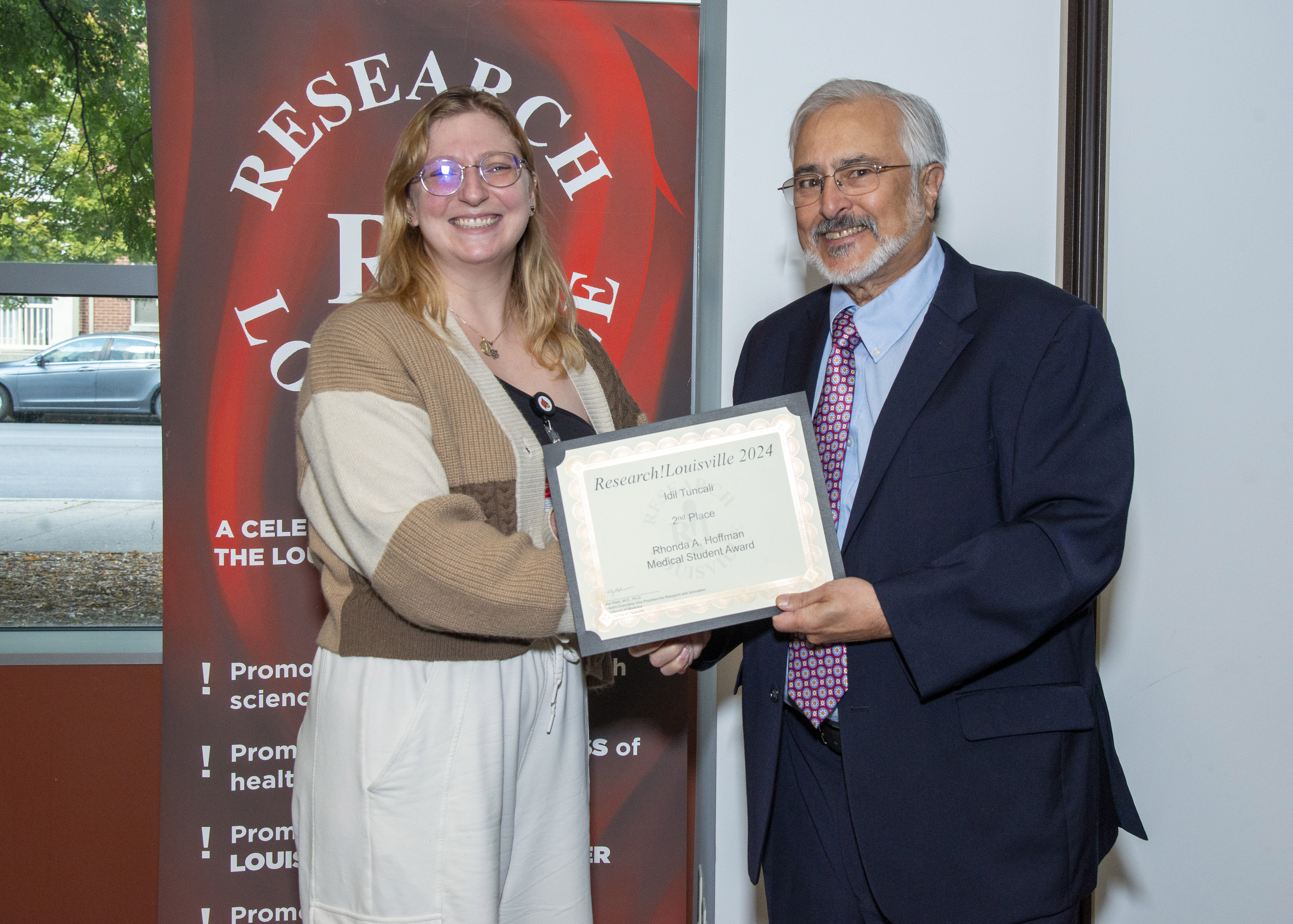 Tuncali, won 2nd place Rhonda A. Hoffman Medical Student Award (1).jpg