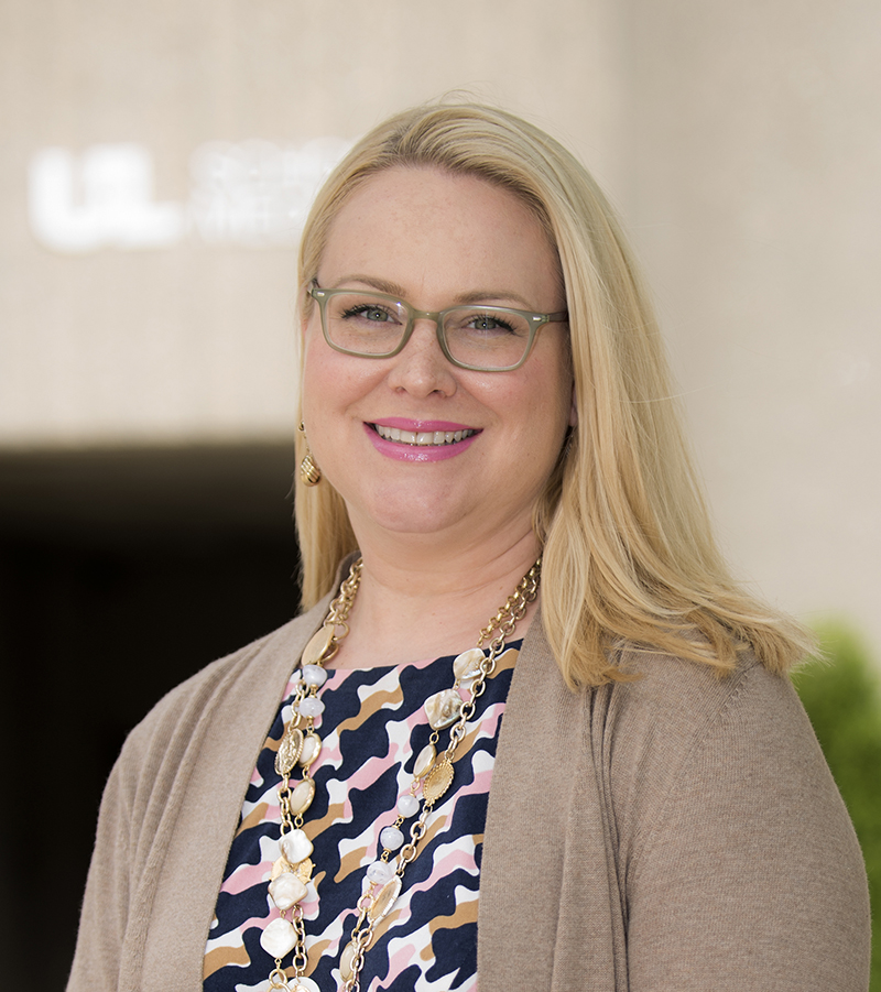 Amy Holthouser headshot