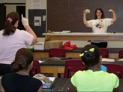 Dr. Cynthia Corbitt demonstrating brain anatomical position in the comparative neuroanatomy workshop