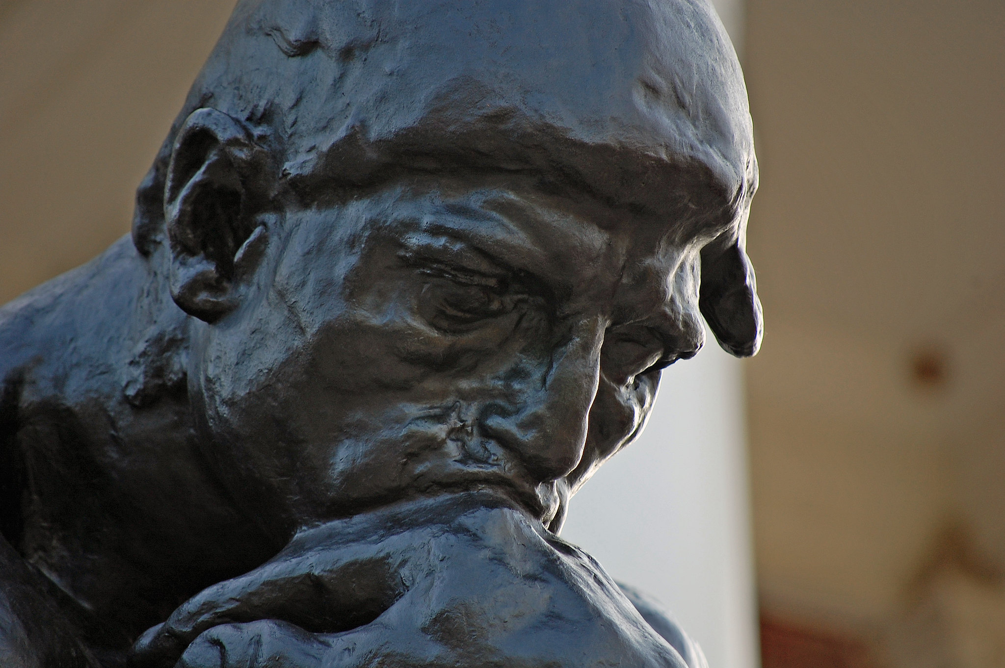Up close image of the face of the UofL The Thinker statue