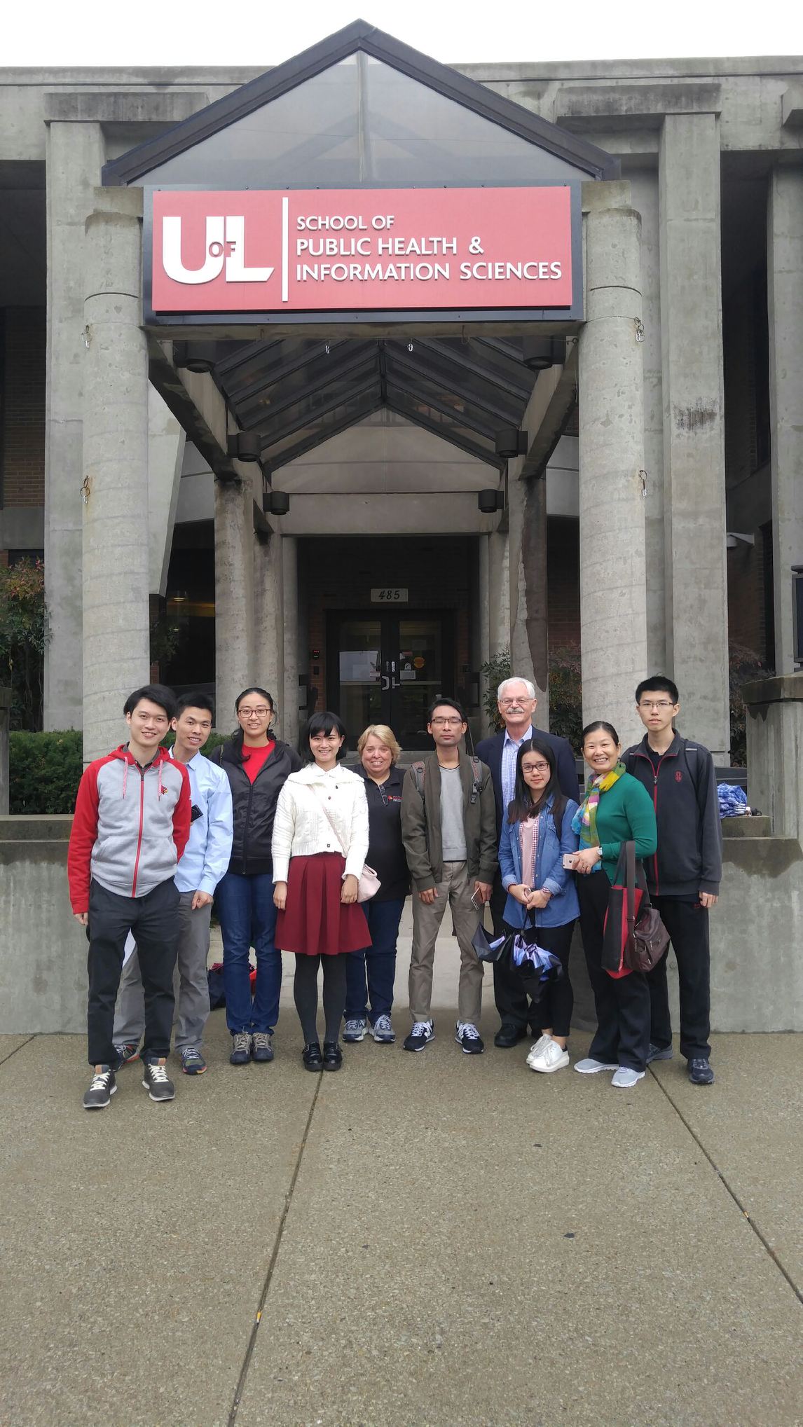 Chinese students learn about public health in the United States