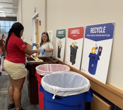 2022 Zero Waste Orientation - Sustainable Dining Intern Sarah Bosse and SOSer Z’Naja Talbott