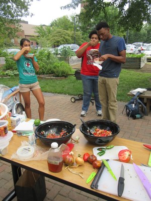 University of Louisville-Garden Commons, Community