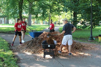 Women's Basketball Team Volunteers at Central Park Improvement Day 6-5-21
